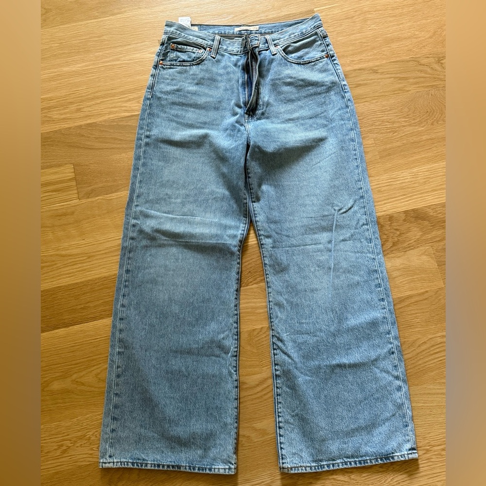 Levi Ribcage Wide Leg jeans - size 32, never been worn!